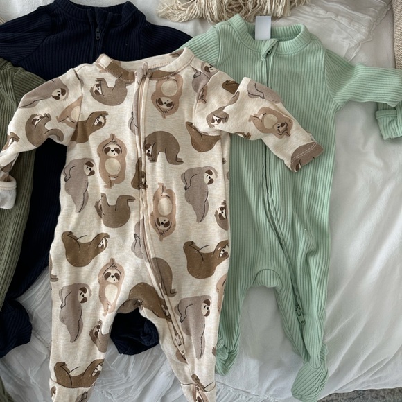 Newborn onesies (up to 7lbs) - Picture 4 of 6